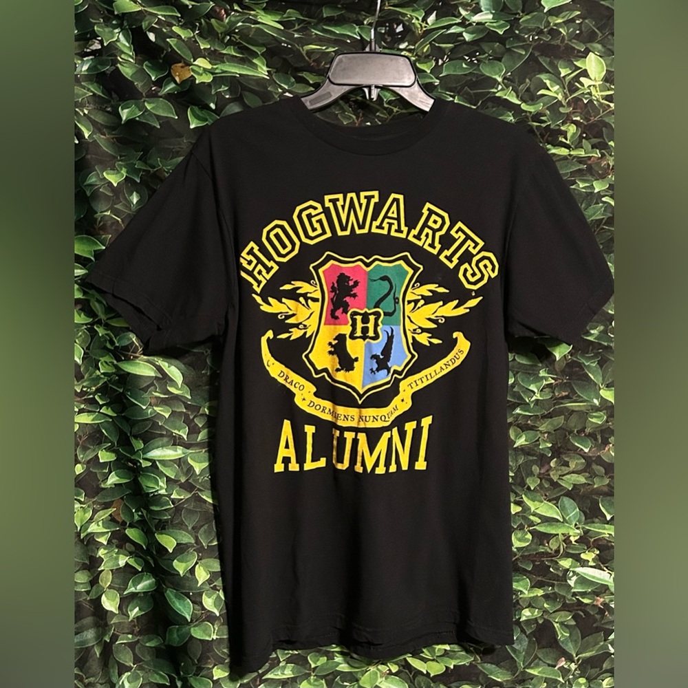 Harry Potter Hogwarts Alumni Graphic T Shirt Black Yellow Mens Large